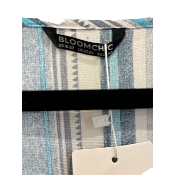 Bloomchic V-neck Striped Flutter Short Sleeve Blouse Polyester Blend Top Size 18 - Picture 2 of 4